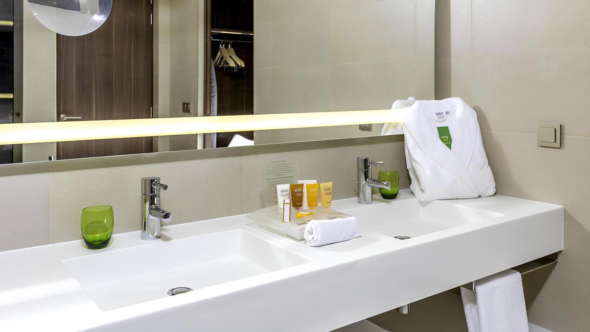 Holiday Inn Algiers - Cheraga Tower By Ihg Bagian luar foto